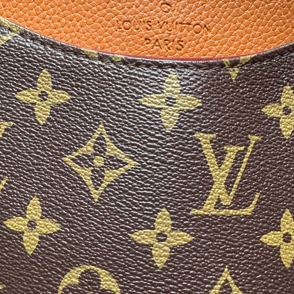 Louis Vuitton - Picture 2 of 4